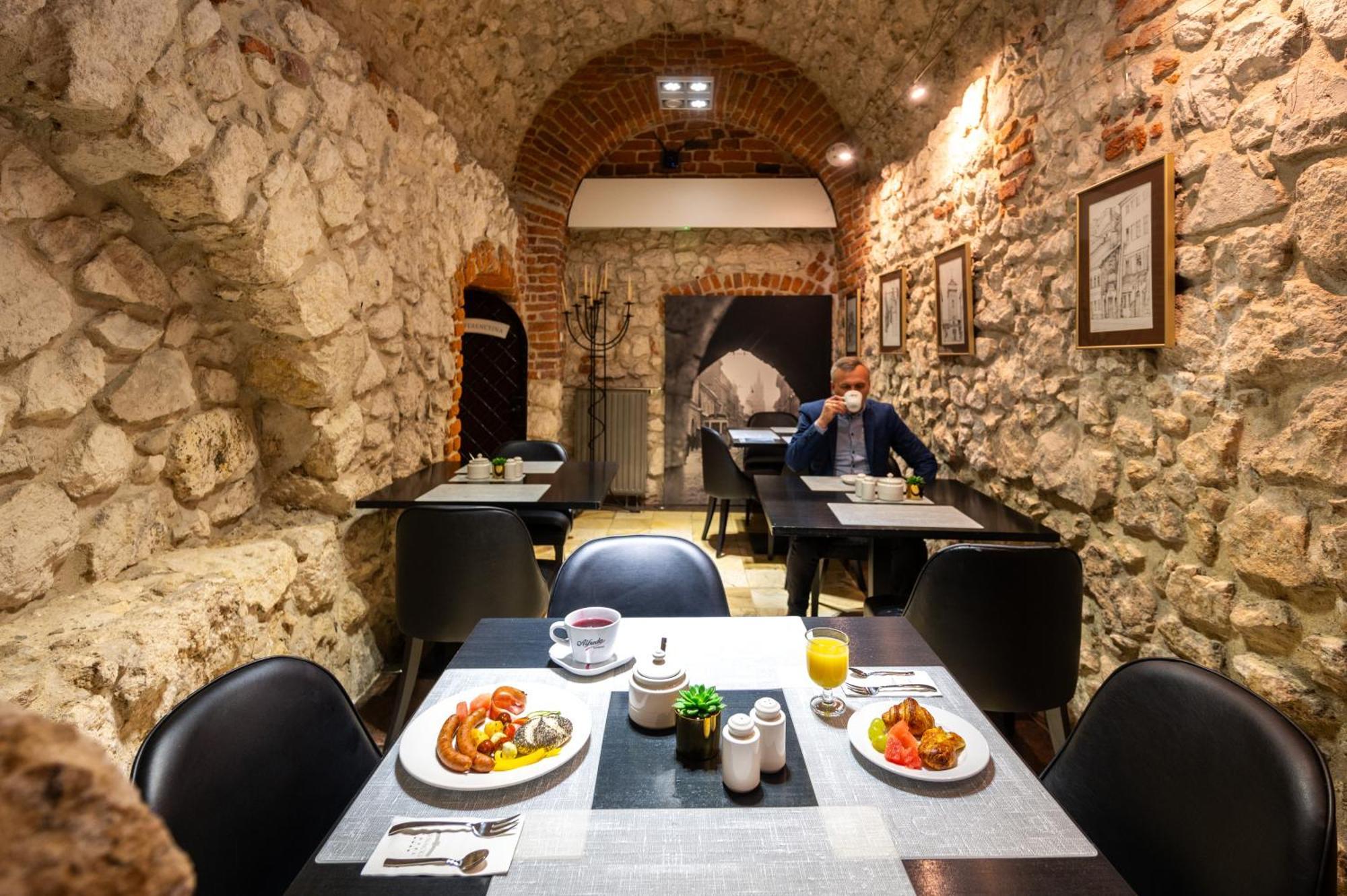 Senacki Hotel Krakov